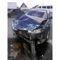 Продам а/м Peugeot 406 битый