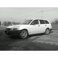 Продам а/м Mazda Familia битый