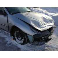 Продам а/м Mitsubishi Carisma битый