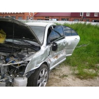 Продам а/м Toyota Avensis битый