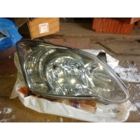 Продам бампер  фара  для Toyota Corolla